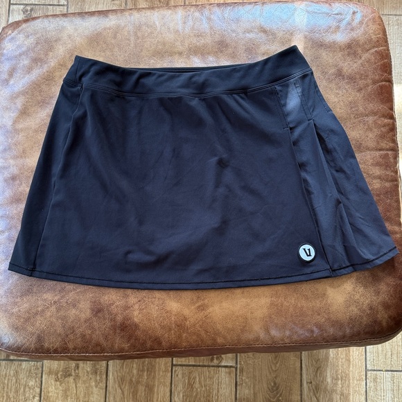 Vuori Pants - Vuori Break Point Skirt Sz Large Black White Tennis Golf Skort Preppy